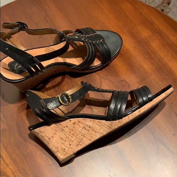 Clarks wedge stylish US 7 Like new - Picture 3 of 4